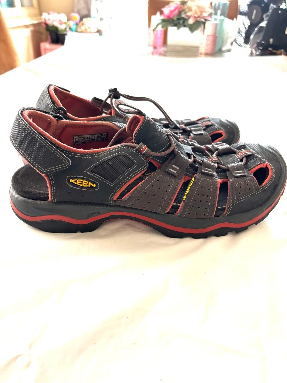 KEEN Gray Red Rialto ll Waterproof Hiking Sandals SZ 10.5 Worn 1X - Picture 14 of 15
